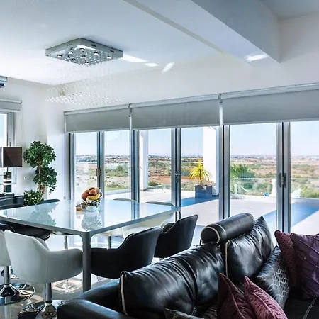 Ta Lucci Villa *